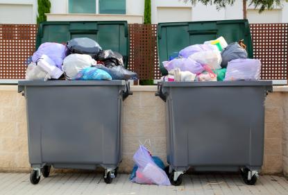 В каких регионах жители могут сэкономить на платежах за вывоз мусора