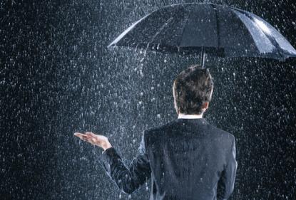 Все лето дожди. Как погода влияет на покупку и продажу квартир